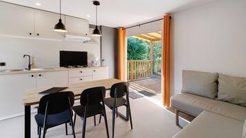 Fernseher, Tischtennisplatte