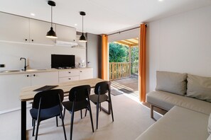 Télévision, table de tennis de table