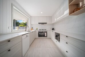 Fridge, microwave, oven, stovetop - Stylish 4BR Family Home in Leafy Chapel Hill (Chapel Hill)