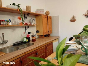 Private kitchen - Charming Farmhouse Retreat in Santa Ursula, Tenerife (santa ursula)