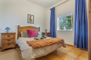 2 chambres, fer et planche à repasser, accès Internet, draps fournis