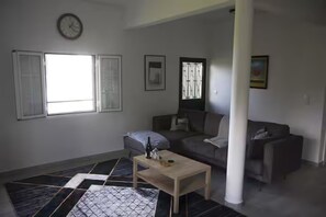 TV - House Villa Butterfly (Santana)