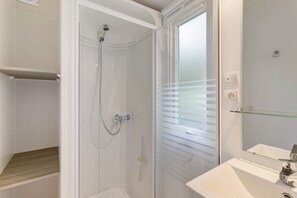 Shower - Air-Conditioned "Ibiza" Mobile Home: Dordogne Getaway, Shared Pool & Mini-Farm near Sarlat (Bouzic)
