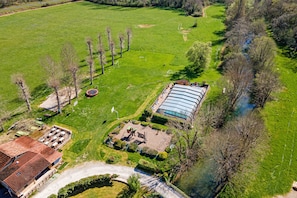 Property grounds - Air-Conditioned "Ibiza" Mobile Home: Dordogne Getaway, Shared Pool & Mini-Farm near Sarlat (Bouzic)