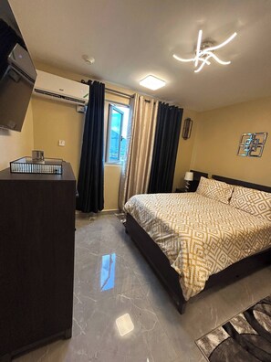 1 bedroom, iron/ironing board, internet, bed sheets