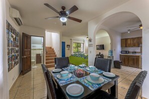 Interior - Sunset Villa, comfortable house steps from the beach (Bejuco)