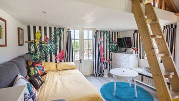 2 bedrooms, internet, bed sheets