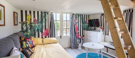 2 bedrooms, Internet, bed sheets