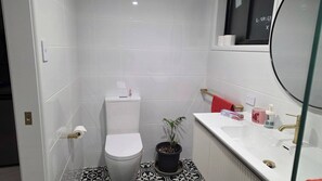 Douche, serviettes fournies