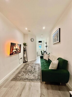 Books - Luxury 1-bedroom Cozy Apartment in Leicester City Centre (Leicester)