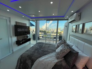 Room - Luxury PH-Apt Best Location  Views Wi-Fi,W D (San Juan)