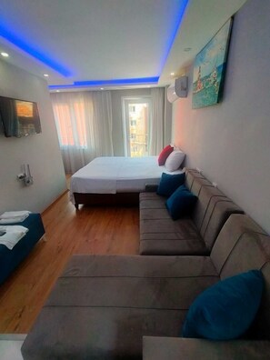 Deluxe Triple Room, City View - BlueRoyal Grand Bazaar (Istanbul)