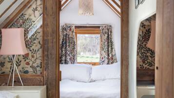 Iron/ironing board, internet, bed sheets