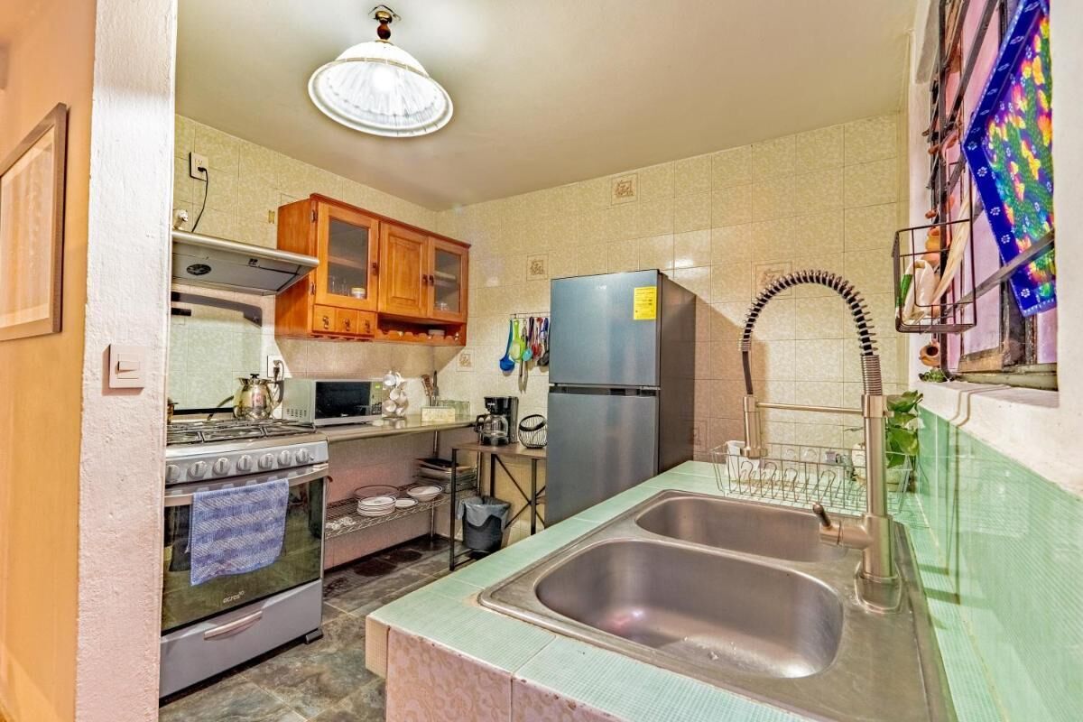 雪櫃、微波爐、咖啡機/沖茶器、多士爐