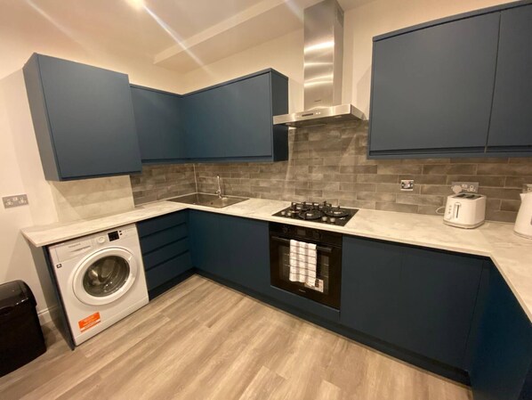 Fridge, oven, toaster, cookware/dishes/utensils