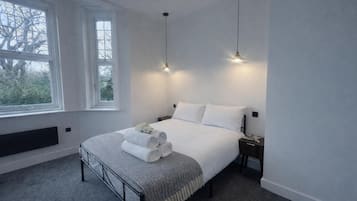 2 bedrooms, iron/ironing board, Internet, bed sheets