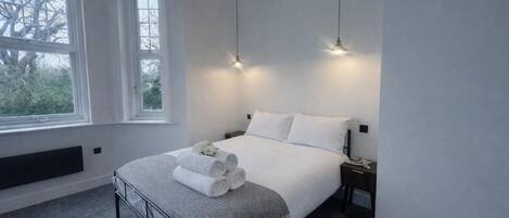 2 bedrooms, iron/ironing board, Internet