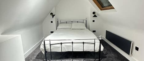 2 slaapkamers, een strijkplank/strijkijzer, internet