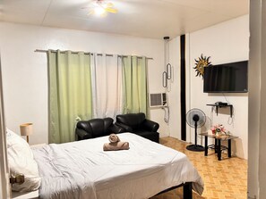 2 bedrooms, iron/ironing board, Internet, bed sheets - Axon Cozy Modern House Blue Unit Near The Walking Street (Angeles)