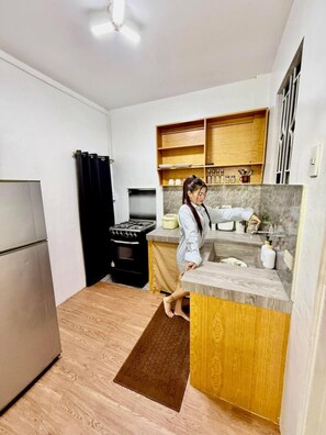 Private kitchen - Axon Cozy Modern House Blue Unit Near The Walking Street (Angeles)