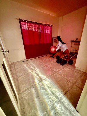 Fitness facility - Axon Cozy Modern House Grey Near The Walking Street (Angeles)