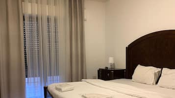 3 habitaciones, tabla de planchar con plancha y acceso a internet