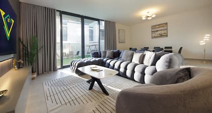 Luxury 4BR near Al Hamriyah with Private Garden