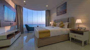 Suíte estúdio superluxo, vista para o mar | Cofres nos quartos, escrivaninha, espaço de trabalho para notebook