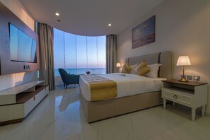 Suíte estúdio superluxo, vista para o mar | Cofres nos quartos, escrivaninha, espaço de trabalho para notebook