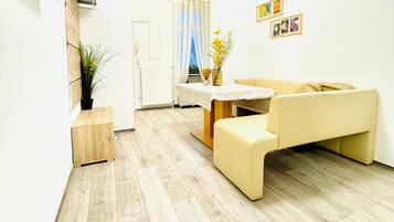 Basic Apartment | Living room