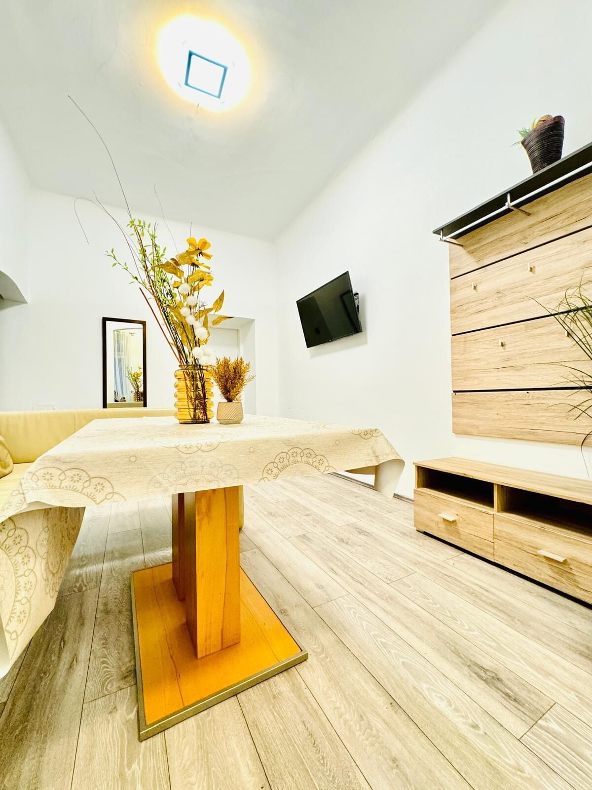 Basic Apartment | Living room