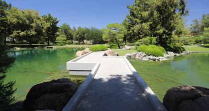 Modern Loft-Style Studio by DTPH – Poolside Access