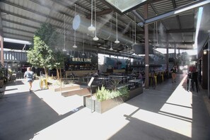 Outdoor dining - Modern Loft-Style Studio by DTPH – Poolside Access (Phoenix)