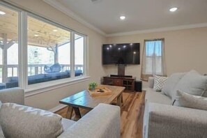 TV - Three Oaks In Beautiful Mena Arkansas (Mena)