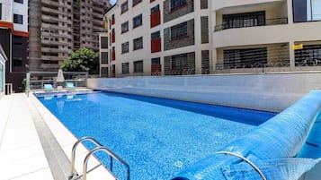 Una piscina cubierta