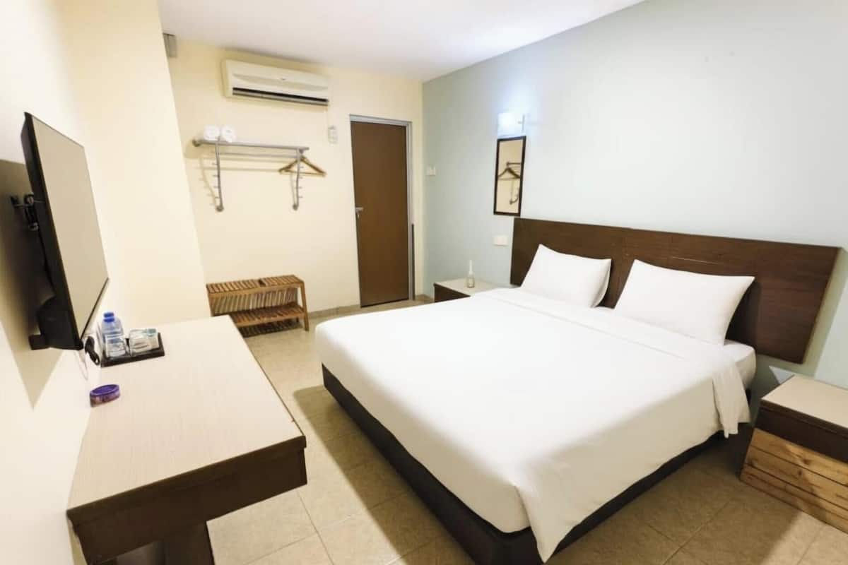 Habitación doble Deluxe, 1 cama King size, para no fumadores, baño privado | Escritorio y espacio para trabajar con laptop