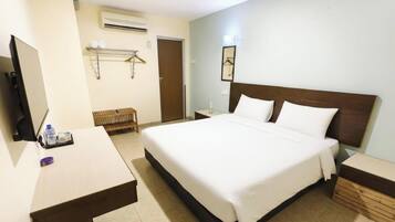 Deluxe Double Room, 1 Katil Raja (King), Non Smoking, Private Bathroom | Meja, ruang kerja komputer riba, seterika/papan seterika, Wi-fi percuma