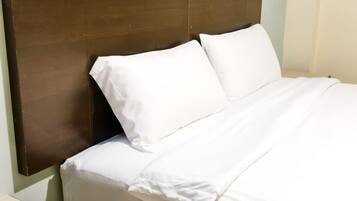 Deluxe Double Room, 1 Katil Raja (King), Non Smoking, Private Bathroom | Meja, ruang kerja komputer riba, seterika/papan seterika, Wi-fi percuma