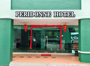 Front of property - PERIDONNE HOTEL (Malacca City)