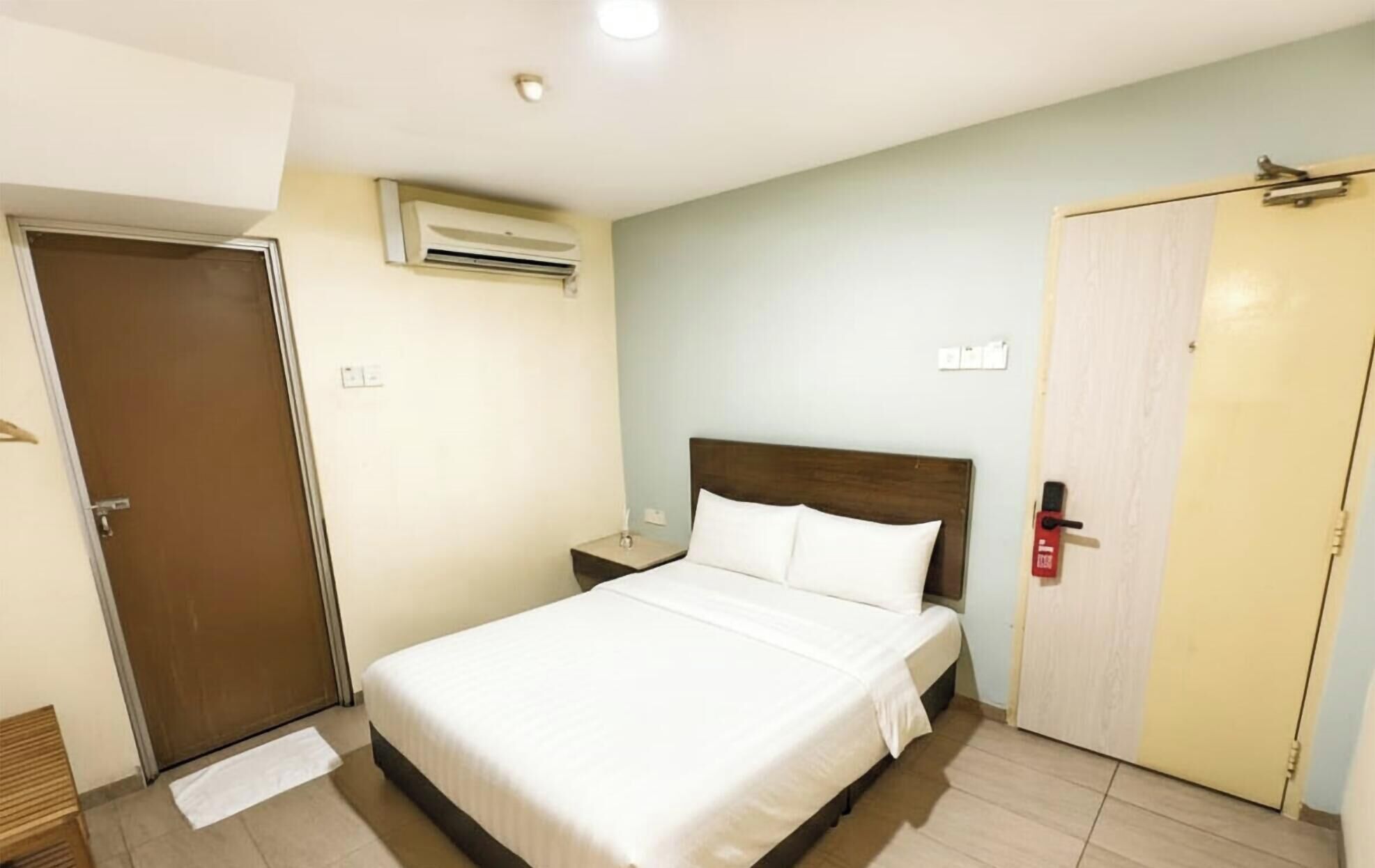 Standard dubbelrum - icke-rökare - privat badrum | Skrivbord, arbetsyta för laptop, strykjärn/strykbräda och gratis wi-fi