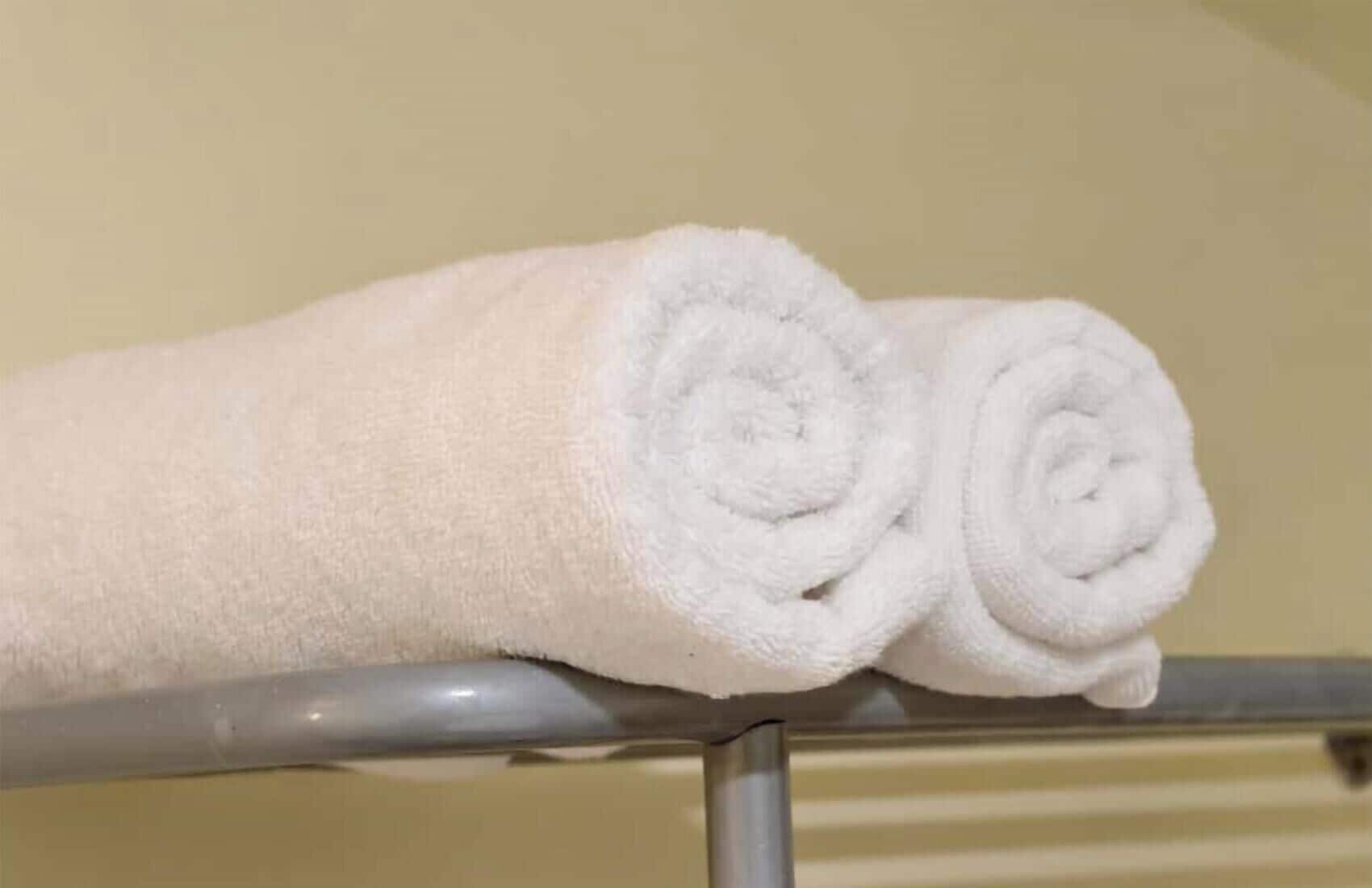 Tomannsrom – standard, privat bad, byutsikt | Skrivebord, skrivebord for bærbar PC og strykejern/-brett