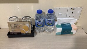 Deluxe Double Room, 1 King Bed, Non Smoking, Private Bathroom | Bathroom | Shower, free toiletries, hair dryer, bidet - PERIDONNE HOTEL (Malacca City)