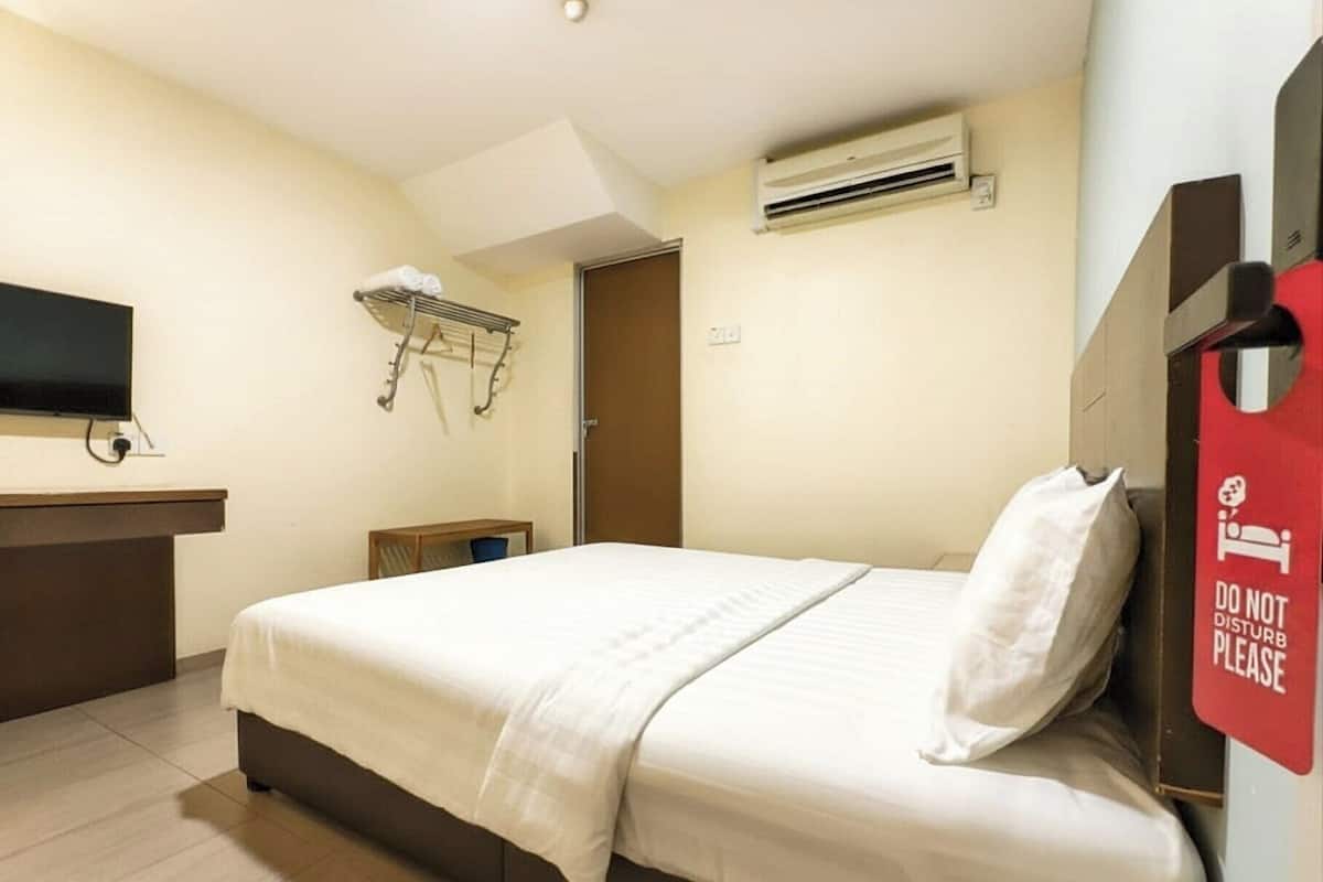 Desk, laptop workspace, iron/ironing board, free WiFi