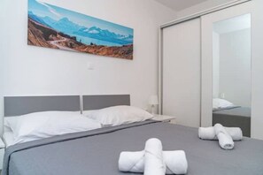 2 slaapkamers, een strijkplank/strijkijzer, wifi, beddengoed