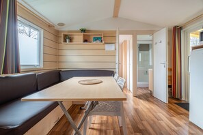 Dining - Comfortable Mobile Home B027 near Europa-Park with Private Terrace and Shared Garden (Boofzheim)