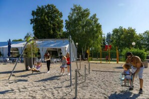 Children’s area - Comfortable Mobile Home B027 near Europa-Park with Private Terrace and Shared Garden (Boofzheim)