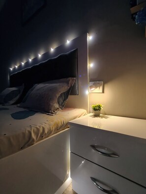 Suite estudio de lujo, vista a la ciudad | Cortinas blackout, insonorización y tabla de planchar con plancha 