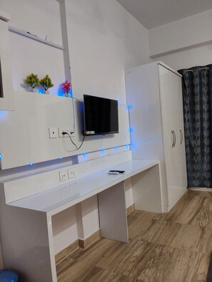 Luxury Studio Suite, City View | Blackout drapes, soundproofing, iron/ironing board, free WiFi