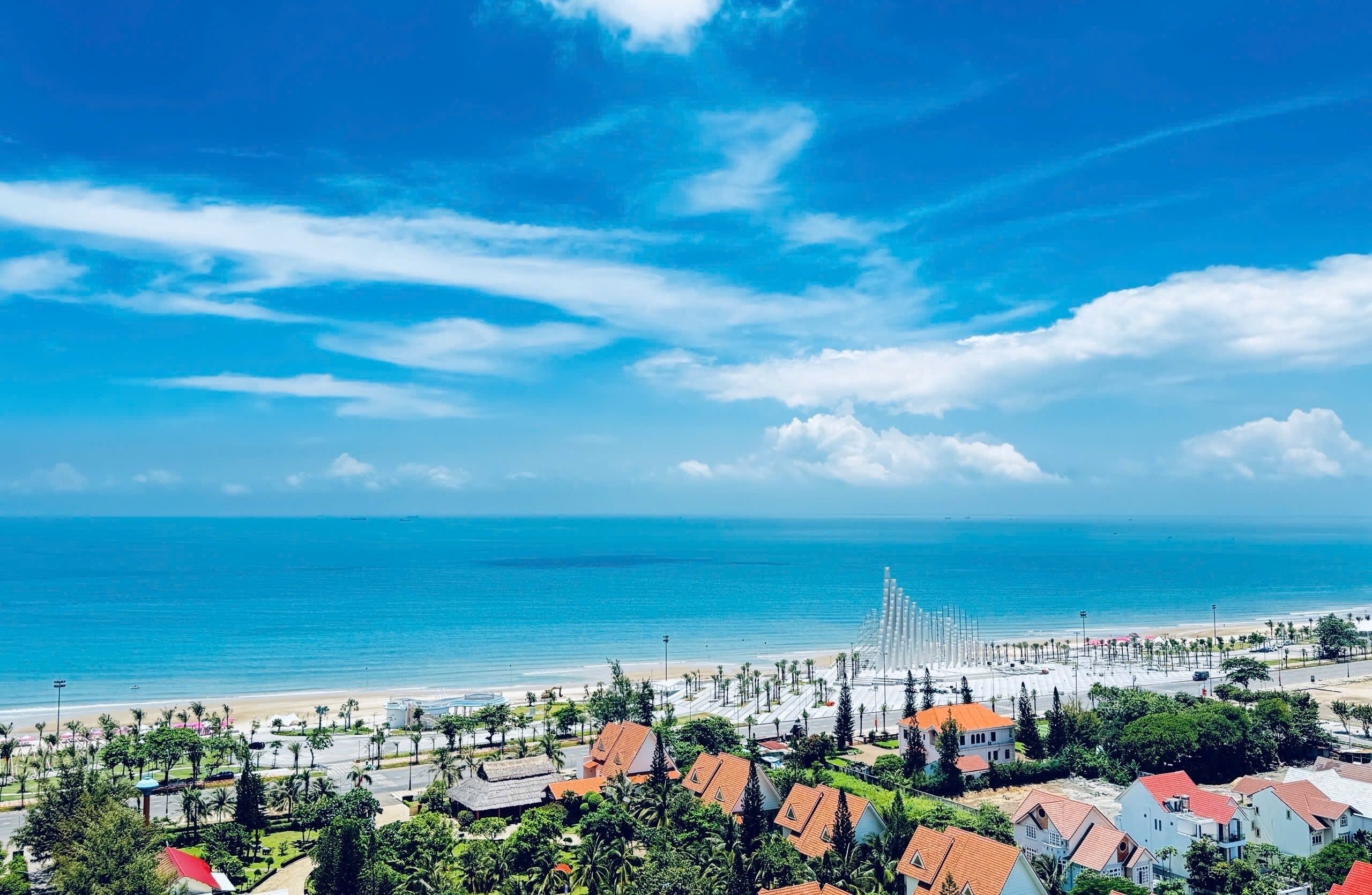 Beach nearby, white sand