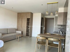 Desk, laptop workspace, iron/ironing board, free WiFi - THE SÓNG CONDOTEL APARTMENT VŨNG TÀU (Vung Tau)